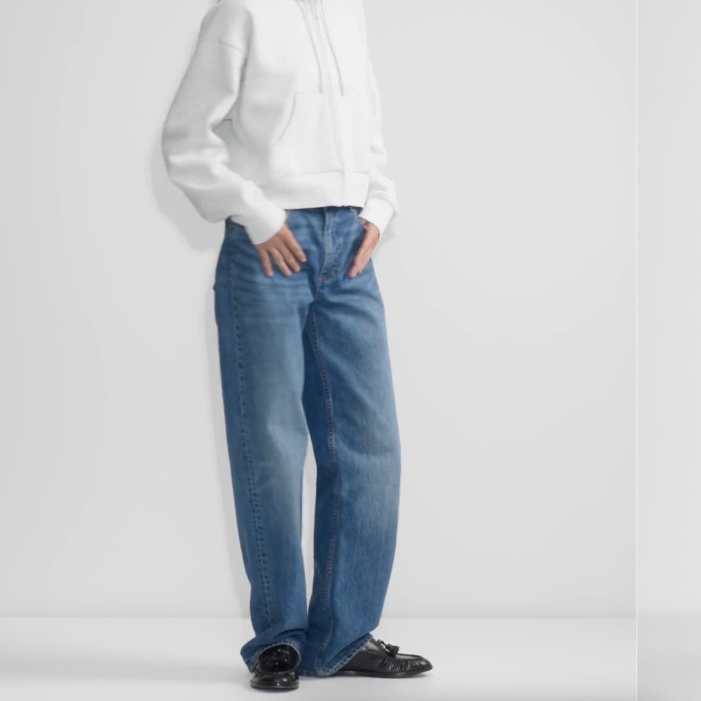 Aritzia Cozy Fleece boyfriend cropped Zip-Up in White - Picture 9 of 9